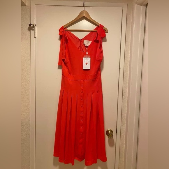 Gal Meets Glam Scarlett - Picture 7 of 7